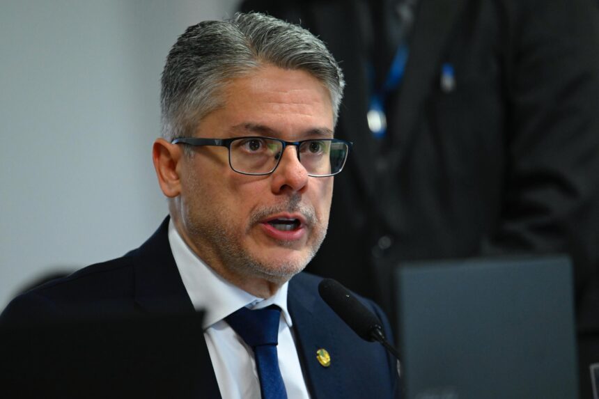 “O enfrentamento ao crime organizado não pode ser reduzido a debates ideológicos ou disputas políticas”, diz Alessandro Vieira 
