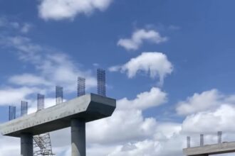 Ponte entre Neópolis e Penedo avança e já tem vários pilares concluídos