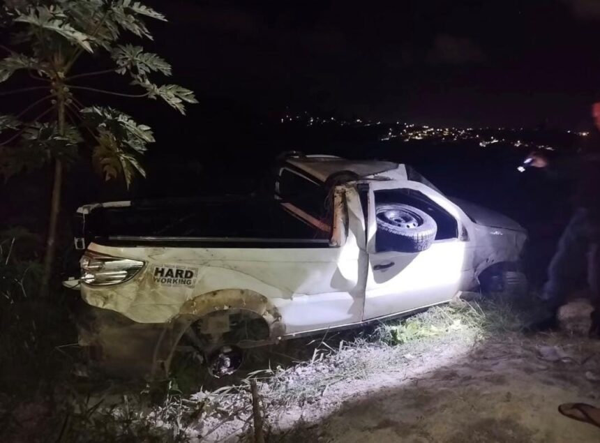 Carro cai em ribanceira e fica destruído em Itabaianinha