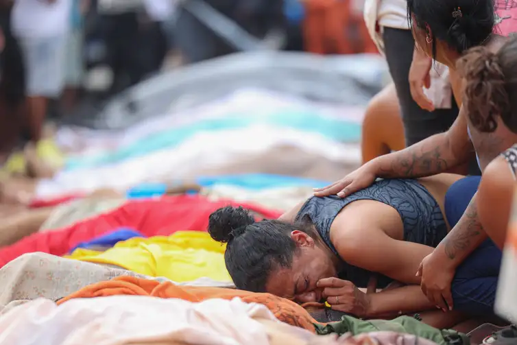 Desculpe, não sei o que dizer diante de mais de 120 mortos