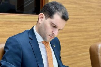 Deputado Neto Batalha afirma não disputar a reeleição: “a política exige muito de nós”