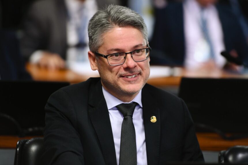 Alessandro Vieira lidera corrida ao  Senado em Sergipe, aponta primeira pesquisa registrada