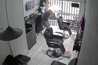PM de folga reage a roubo de Porsche e mata suspeito 