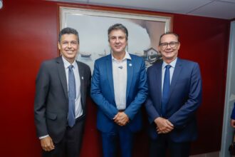 Ministro da Educação anuncia expansão da UFS em visita a Sergipe