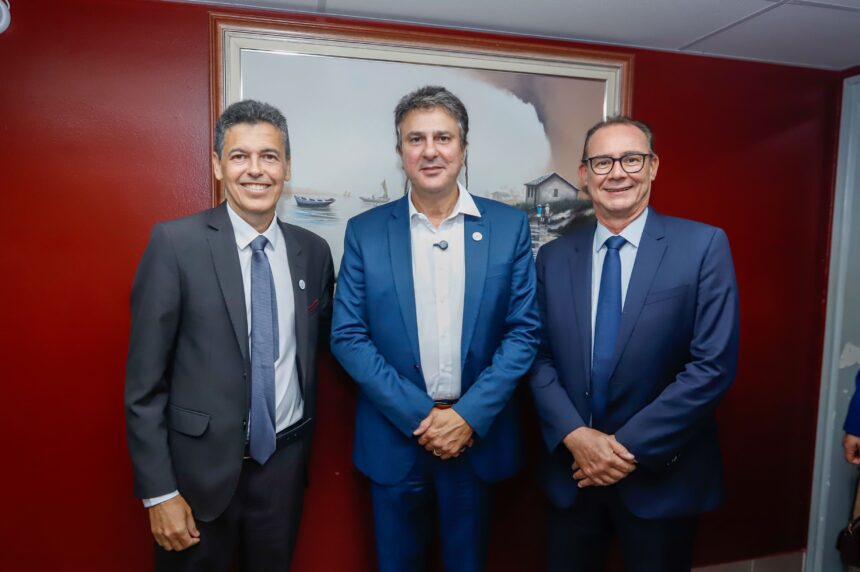Ministro da Educação anuncia expansão da UFS em visita a Sergipe