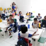 Uma em cada 10 crianças de 4 e 5 anos não vai à escola em 876 cidades