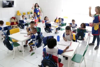Uma em cada 10 crianças de 4 e 5 anos não vai à escola em 876 cidades