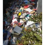Prefeitura de Osasco joga no lixo livros de biblioteca municipal