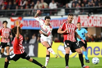 Libertadores: Flamengo segura empate com Estudiantes na Argentina