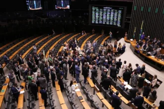 Congresso derruba veto de Lula e mantém PL da Dosimetria