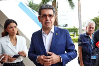 Randolfe Rodrigues afirma que governo deve indicar outro nome para STF