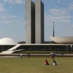 Alcolumbre fatia votação do PL da Dosimetria; governo denuncia manobra