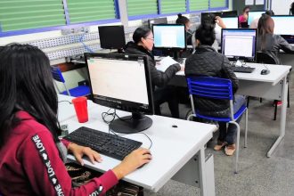 Brasil supera 100 mil escolas públicas com internet gratuita