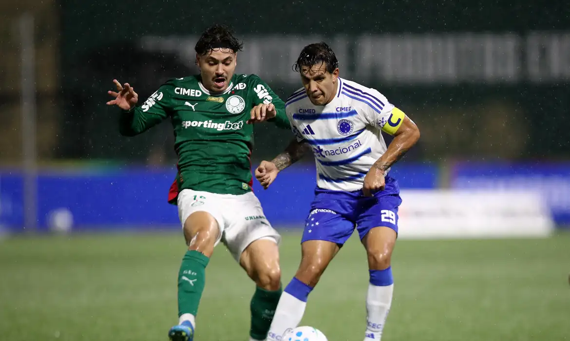 Brasileirão: Palmeiras tropeça e Flamengo pode encostar na liderança