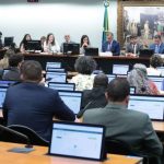 CCJ da Câmara adia análise de PEC sobre redução da maioridade penal