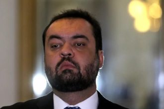 Castro desiste de candidatura ao Senado após ser alvo de ações da PF
