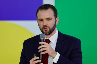 Desenrola 2.0 renegocia quase R$ 1 bilhão em dívidas, diz Durigan