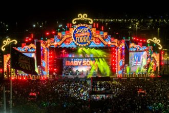 Encontro de gerações e diversidade musical marcam terceira noite do Arraiá do Povo