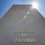 Governo bloqueia R$ 22,1 bi do Orçamento de 2026