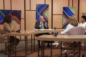 Lula diz que monitora preço dos combustíveis todos os dias