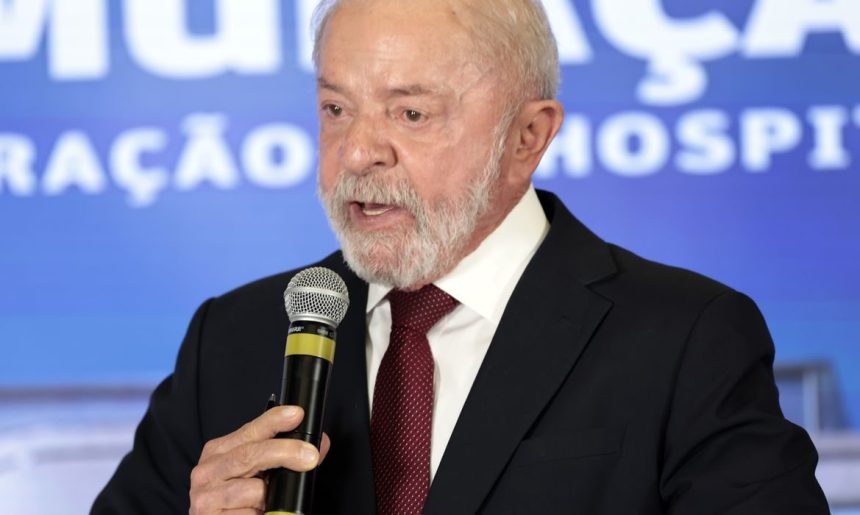 Lula inicia radioterapia após retirada de lesão no couro cabeludo