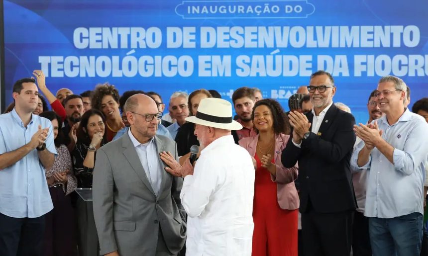 Lula pede que governador do RJ trabalhe para prender milicianos