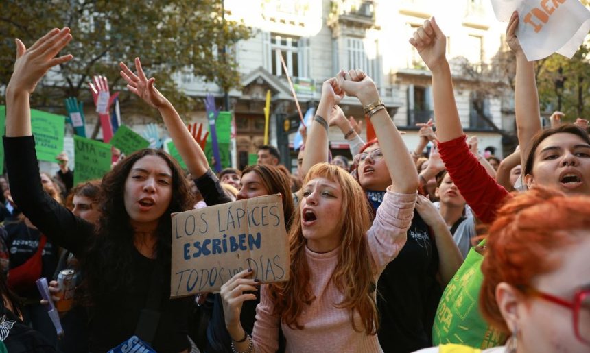 Marcha Universitária protesta contra cortes de Milei
