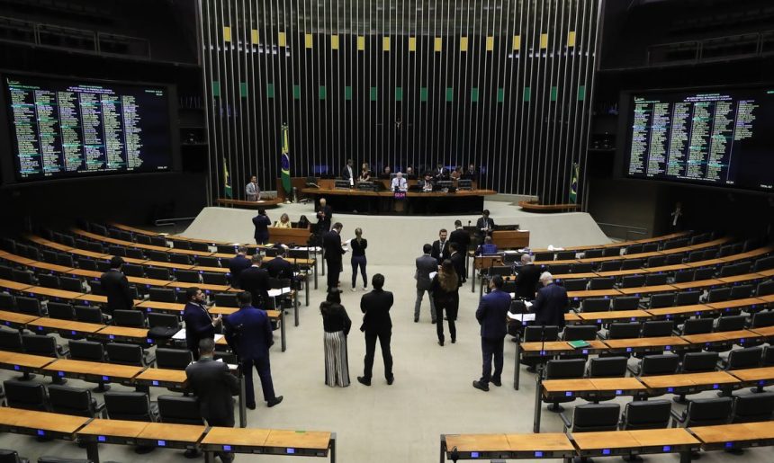 Minirreforma eleitoral reduz controle de gastos partidários; entenda
