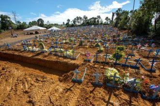Negacionismo fez brasileiros “perderem” 3,4 anos de vida na pandemia