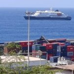 Passageiros começam a deixar navio onde houve surto de hantavírus