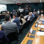 Pedido de vista adia votação da PEC do fim da escala 6X1
