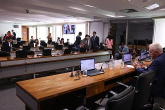 Pedido de vista adia votação de autonomia financeira do Banco Central