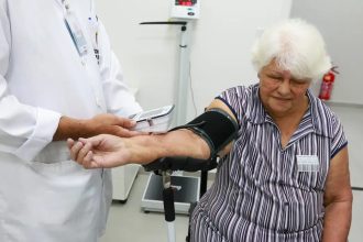 Pessoas 50+ vão representar metade do consumo com saúde em 2044
