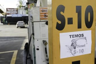 Rússia lidera venda de diesel ao Brasil durante guerra no Irã