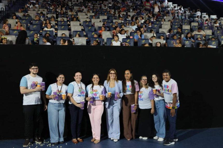 Seasic promove tarde de cinema para cerca de 300 crianças de sete instituições