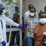 Uganda confirma mais três casos de ebola; total sobe para cinco