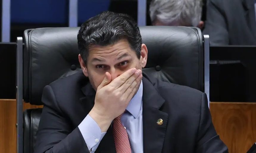 Alcolumbre mantém silêncio sobre 6×1 e oposição tenta preservar escala