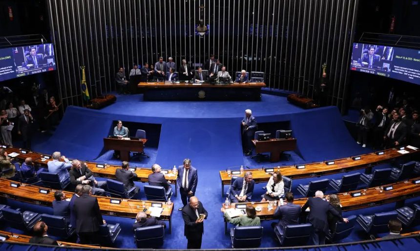 Alcolumbre trava tramitação da PEC do fim da 6×1 no Senado