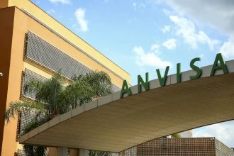 Anvisa suspende lote de medicamentos para hipertensão e câncer de mama