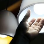 Bandeira tarifária das contas de luz segue amarela em julho