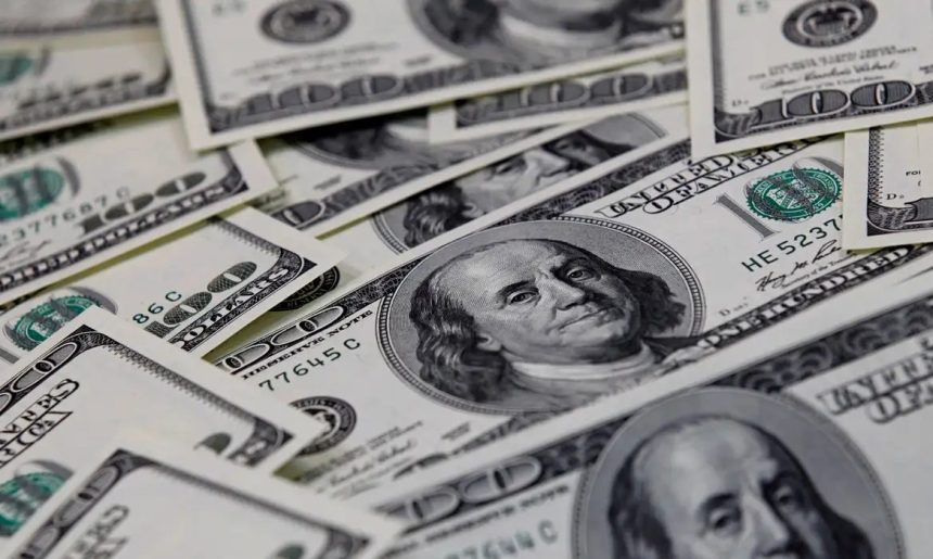 Bolsa cai 2,22%, e dólar volta a subir acima de R$ 5,06