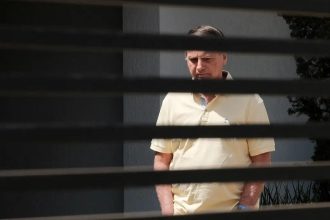 Bolsonaro presta depoimento à polícia sobre apreensão de arma