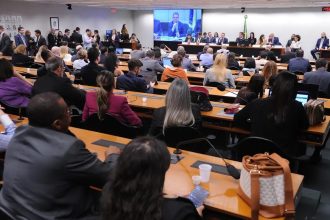 CCJ da Câmara adia análise da PEC da redução da maioridade penal