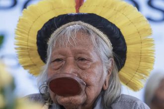 Cacique Raoni apresenta melhora, mas continua internado na UTI
