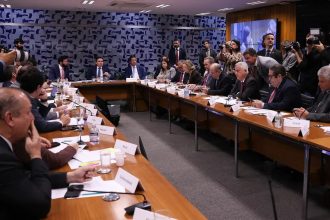 Câmara: governo retira urgência do fim da escala 6×1 e destrava pauta