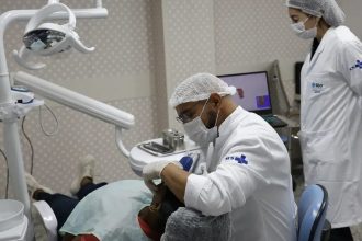 Comissão do Senado aprova novo piso salarial de médicos e dentistas
