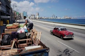 Cuba debate reformas econômica e social em meio ao bloqueio dos EUA