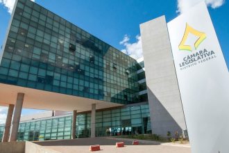 Deputados distritais extinguem jornada 6×1 de terceirizados