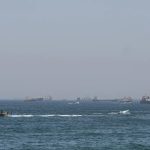 EUA lançam novos ataques contra Irã; forças iranianas fecham Ormuz