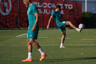 Em carta deixada em vestiário, seleção iraniana pede paz entre nações